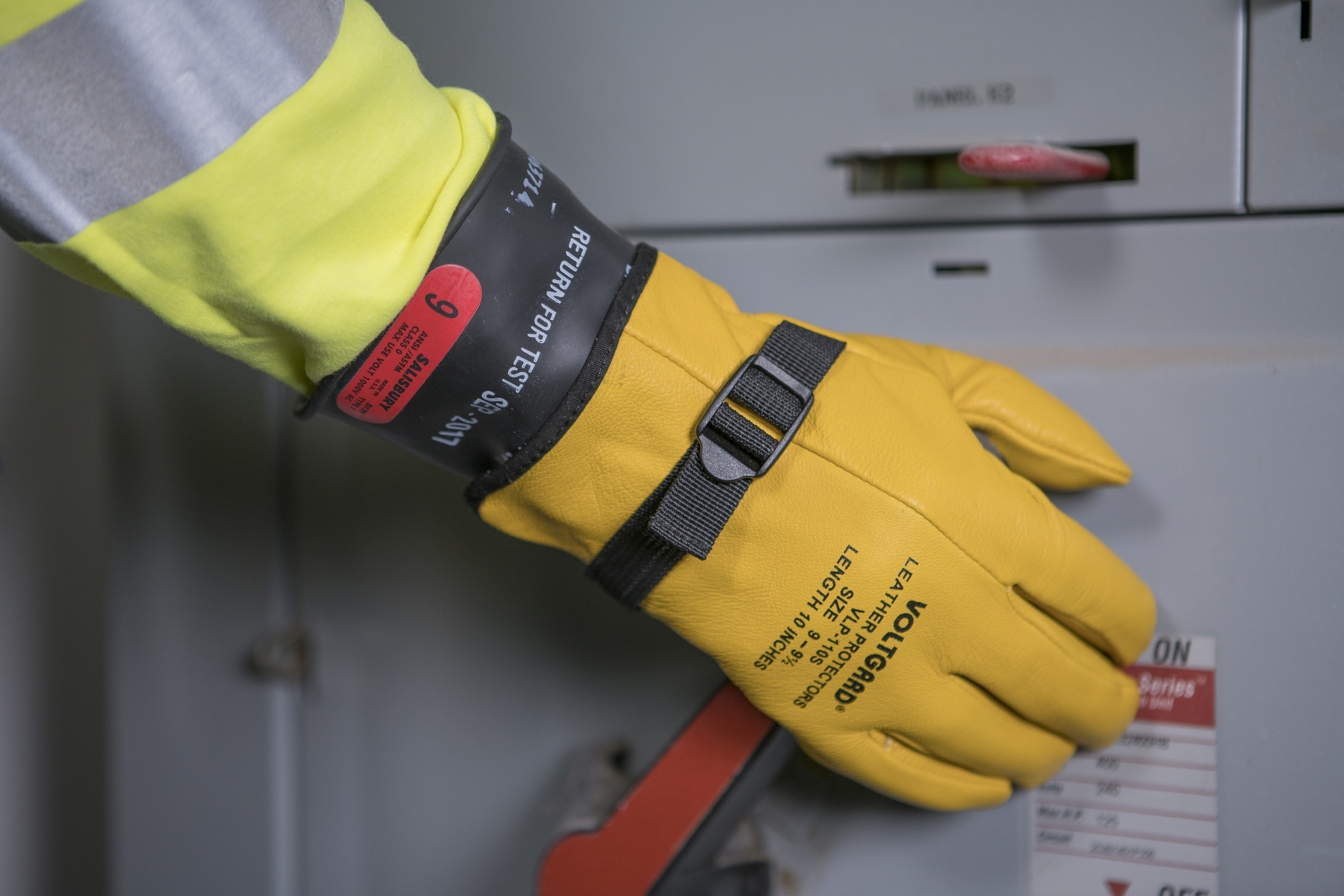 10 Best Electrical Gloves Keep Electricians Safe